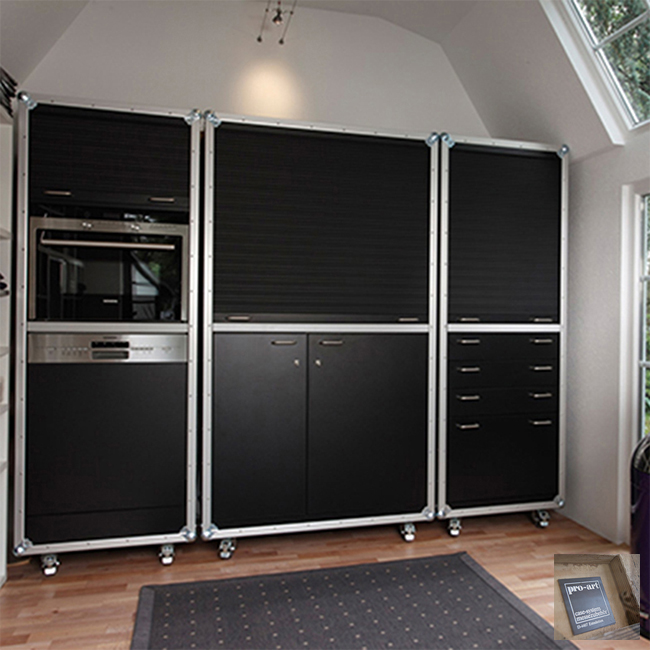 Links: Beistellschrank mit Backofen und Geschirrspüler